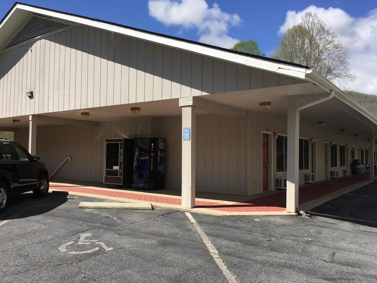 University Inn Cullowhee Exterior foto